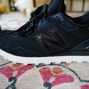 New Balance 515 Sneaks, Navy w/ a hint of 90s Glam